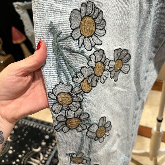 Forever 21 Embroidered Angel Doodle Jeans Size 29 - Picture 10 of 13
